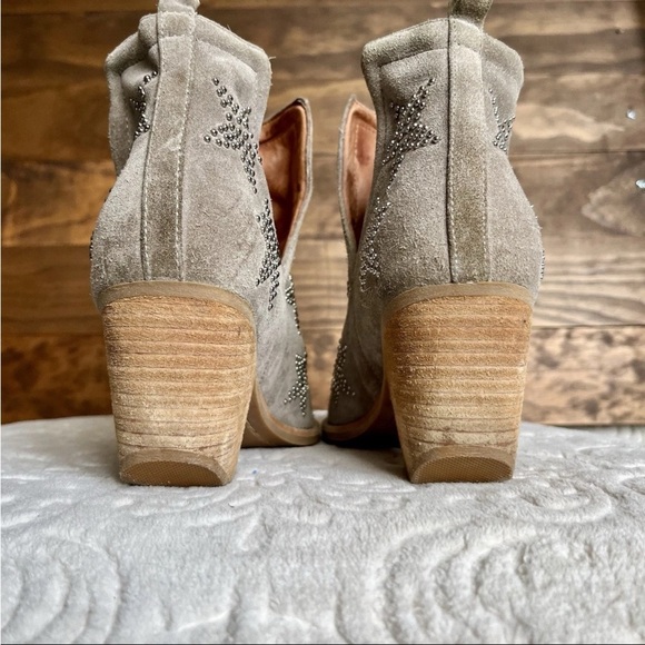 Jeffrey Campbell Asterial Booties Sz 8 Taupe Suede Star Studded Rock Western - Picture 13 of 16